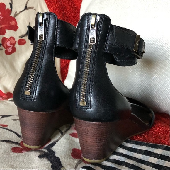 Uggs Sandals - Picture 5 of 13